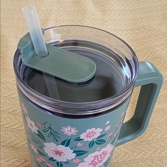 NWOT 48-52 oz Floral Insulated Tumbler with Handle Blue Pink flowers never used - Picture 4 of 6